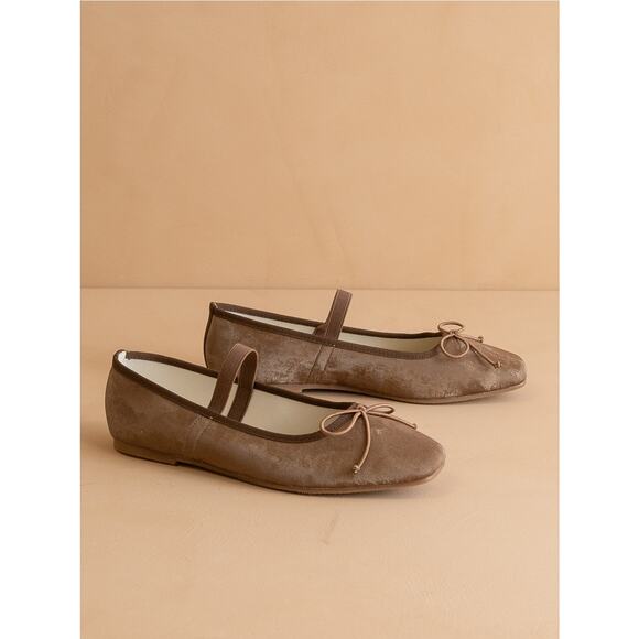 Brown Flats with Bow Detail - Picture 3 of 4